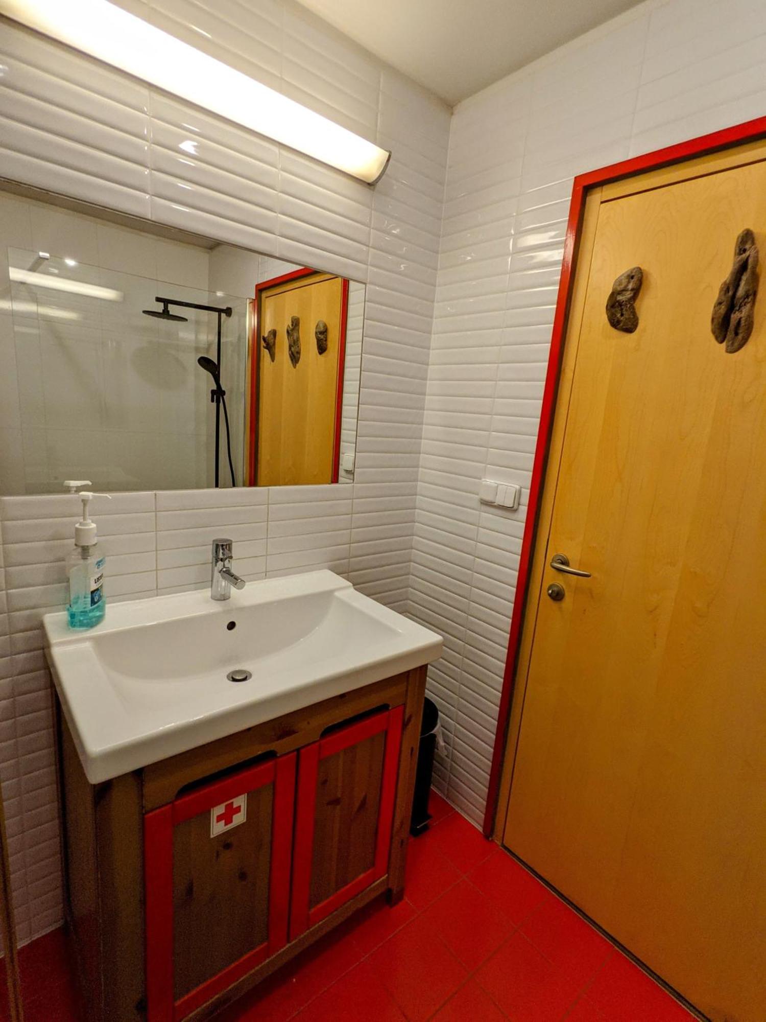 Guestrooms, Rooftop With Garden, Spacious Living Room, Character And Fireplace * Praga